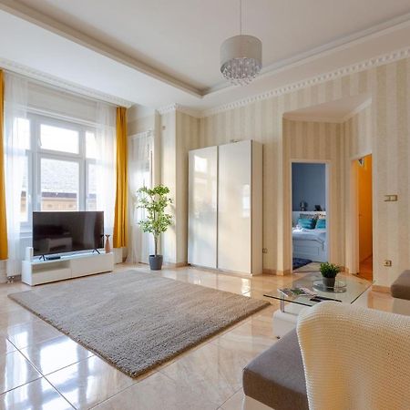 Luxury Downtown Home By Anna 布达佩斯 外观 照片