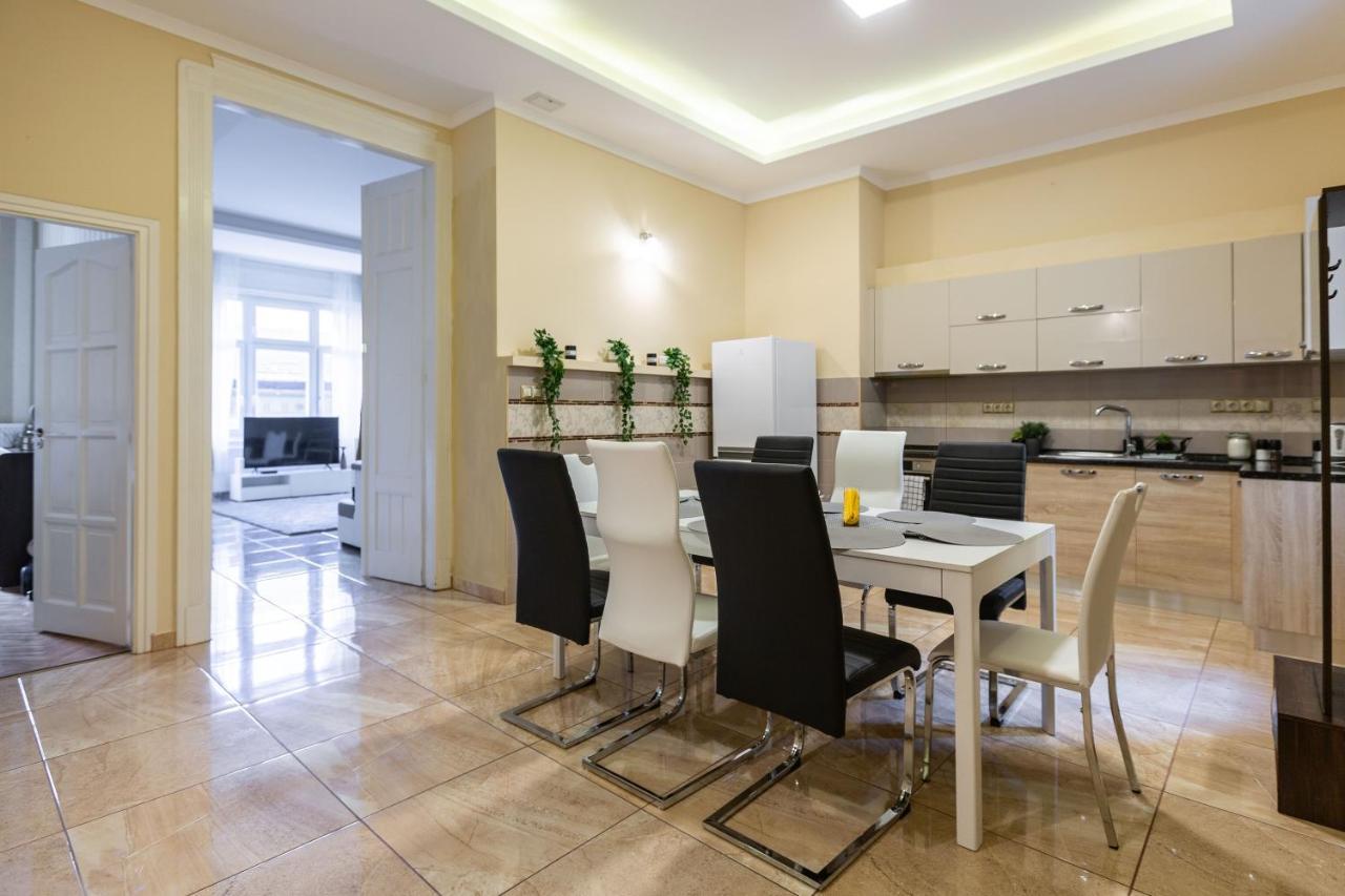 Luxury Downtown Home By Anna 布达佩斯 外观 照片