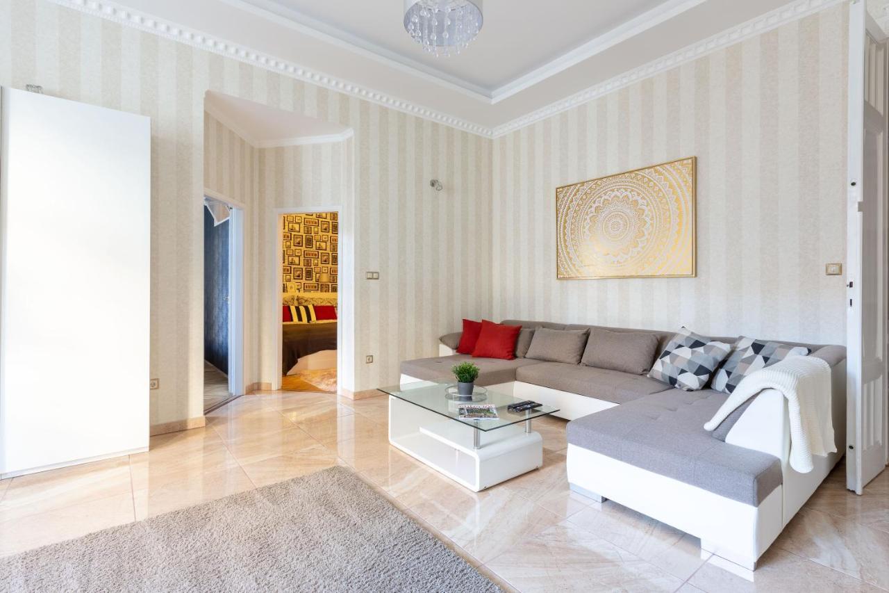 Luxury Downtown Home By Anna 布达佩斯 外观 照片