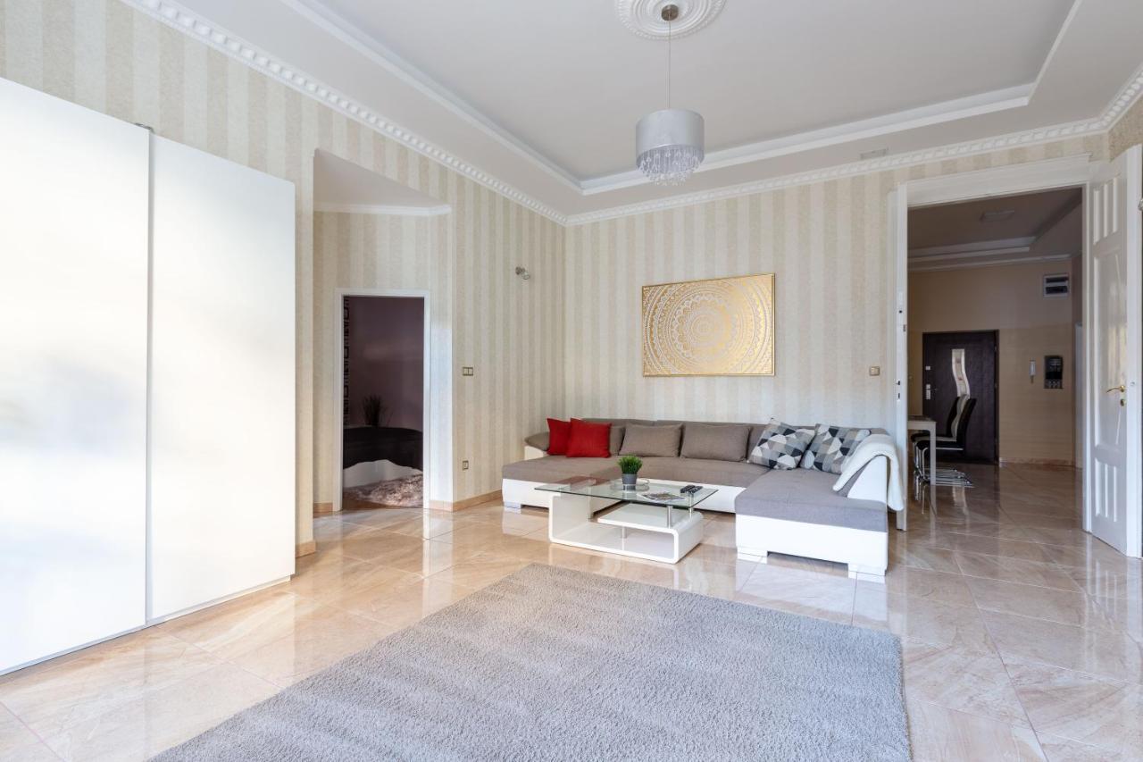 Luxury Downtown Home By Anna 布达佩斯 外观 照片