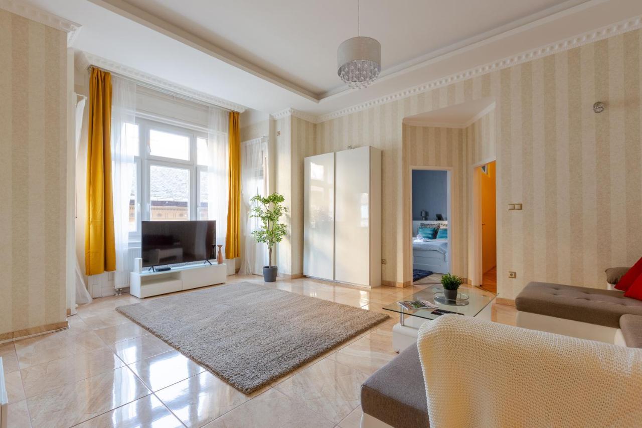 Luxury Downtown Home By Anna 布达佩斯 外观 照片